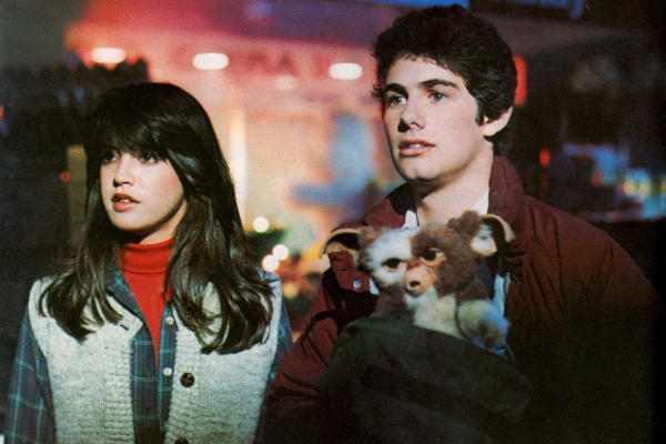 Phoebe Cates, Zach Galligan, and Gizmo in Gremlins