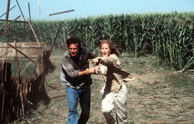 Twister 1996 cornfield disaster film