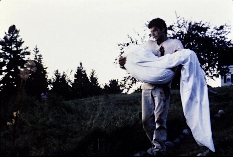 Louis Creed carrying Rachel Pet Sematary 1989