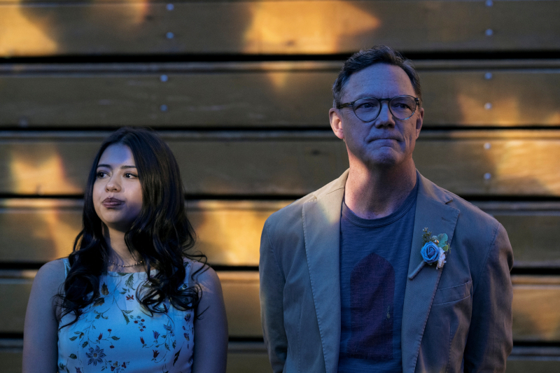 Amber Midthunder and Matthew Lillard in Carrie tv series